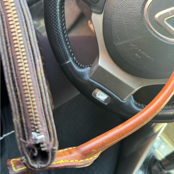 Louis Vuitton authentic Classic Brown Monogram Shoulder Bag - Picture 4 of 5